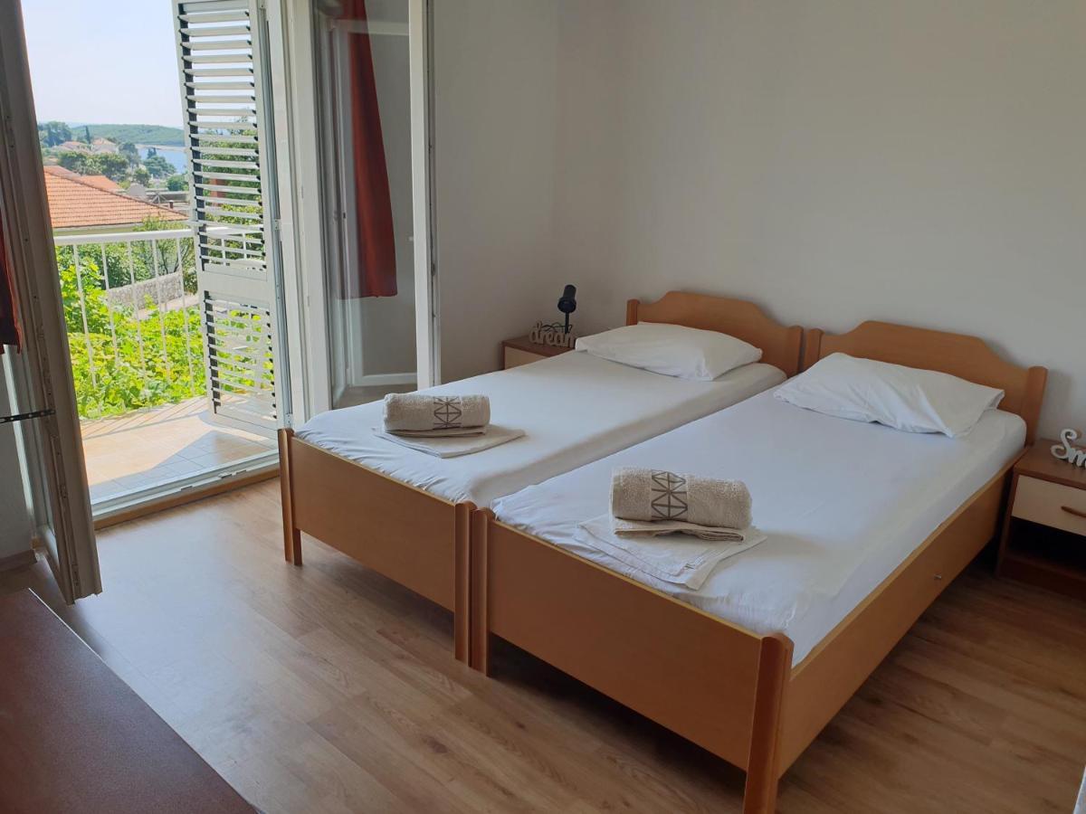 Luka'S Lodge Guesthouse & Hostel Хвар Экстерьер фото