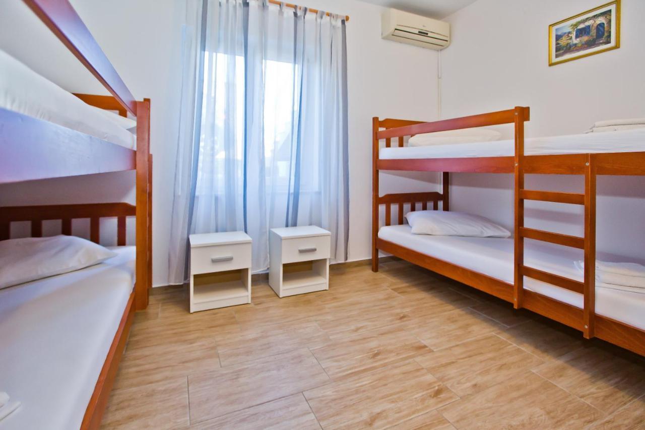 Luka'S Lodge Guesthouse & Hostel Хвар Экстерьер фото