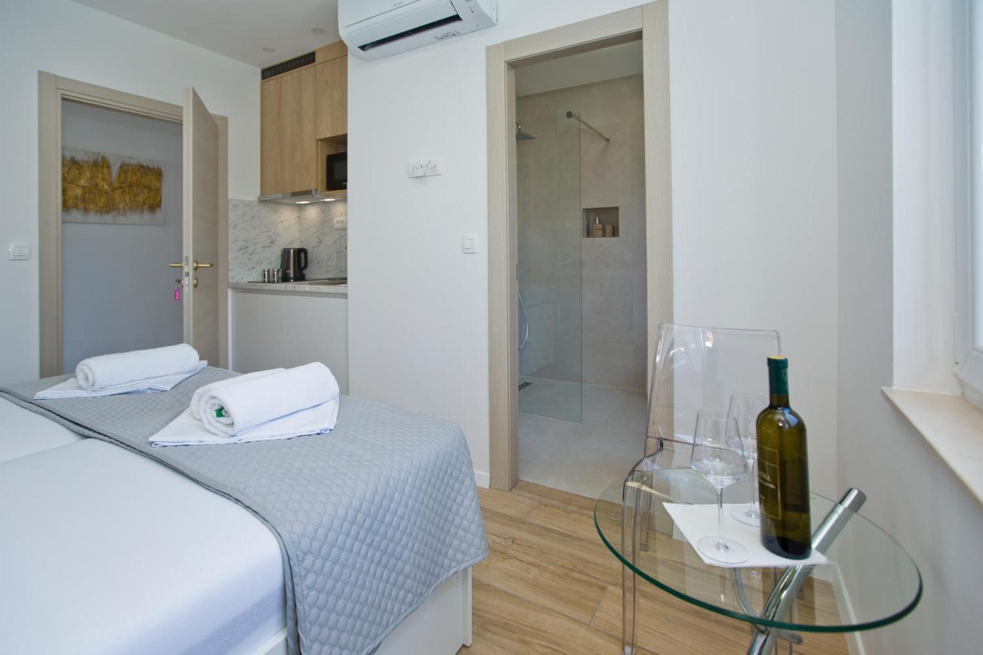 Luka'S Lodge Guesthouse & Hostel Хвар Экстерьер фото