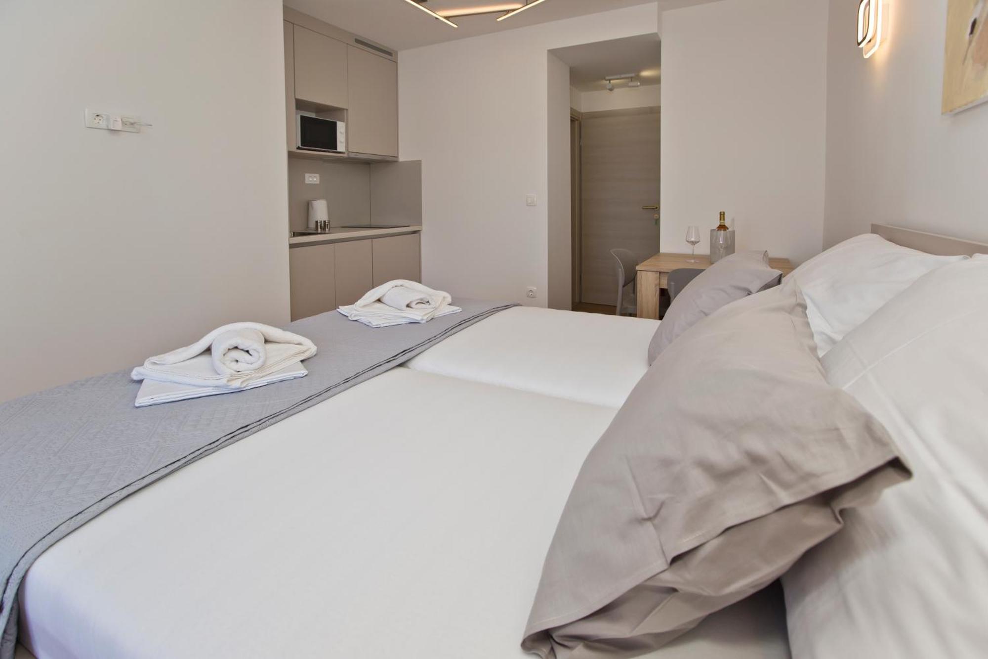 Luka'S Lodge Guesthouse & Hostel Хвар Экстерьер фото