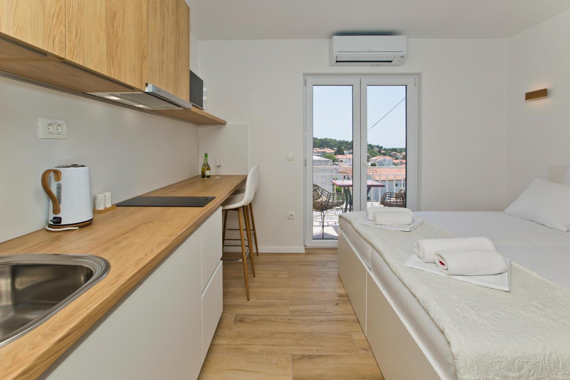 Luka'S Lodge Guesthouse & Hostel Хвар Экстерьер фото