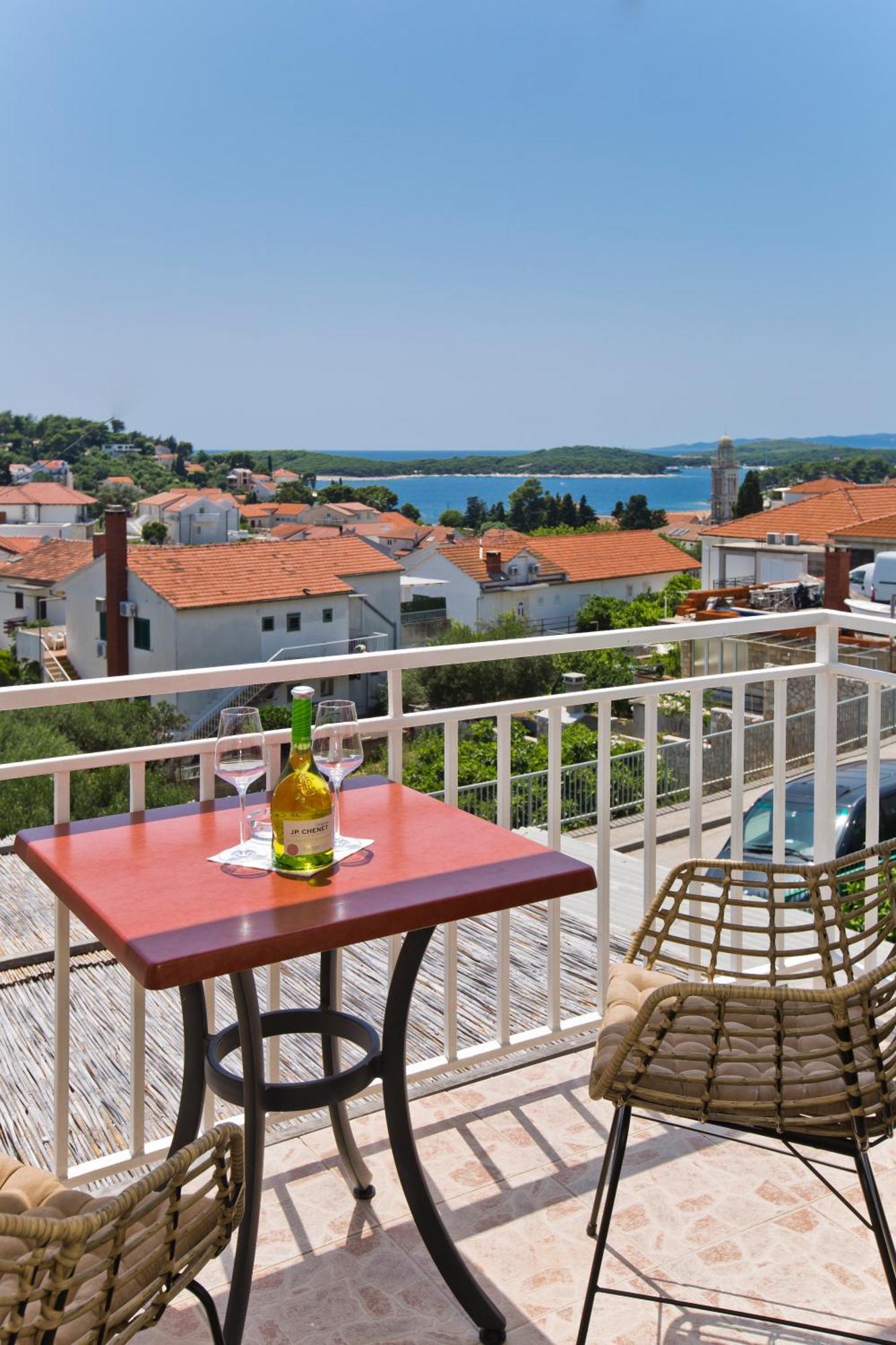 Luka'S Lodge Guesthouse & Hostel Хвар Экстерьер фото