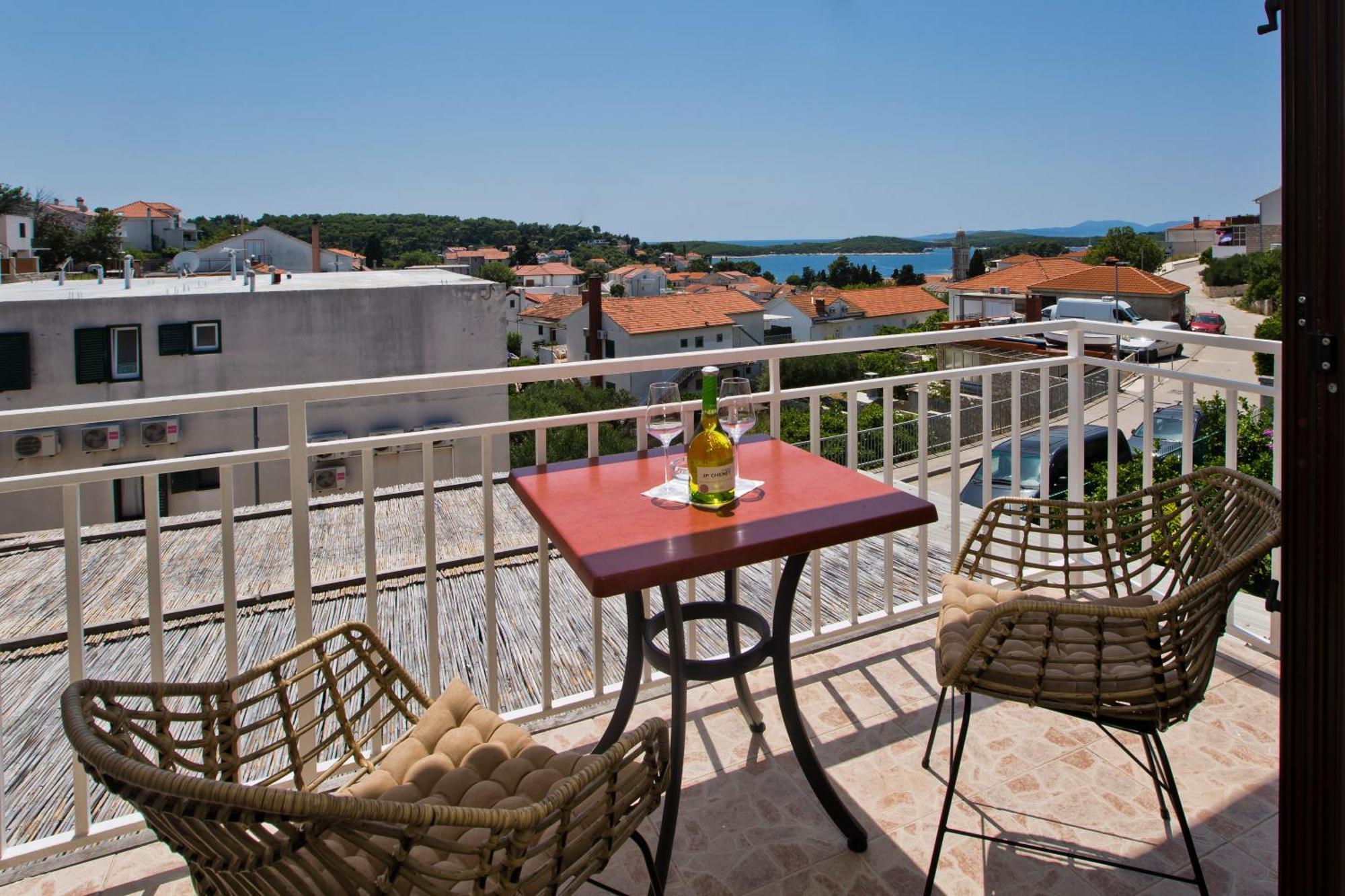Luka'S Lodge Guesthouse & Hostel Хвар Экстерьер фото