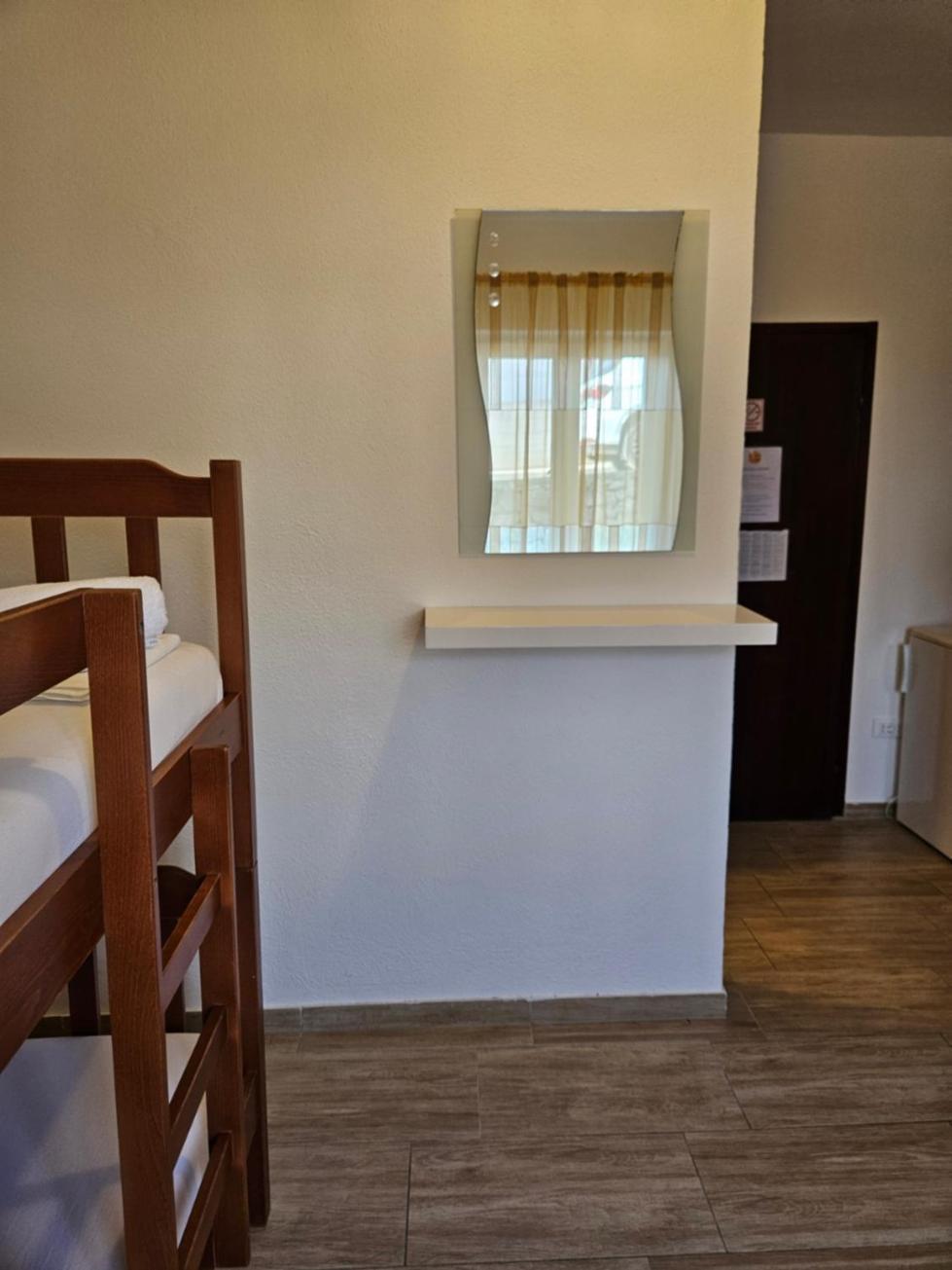 Luka'S Lodge Guesthouse & Hostel Хвар Экстерьер фото