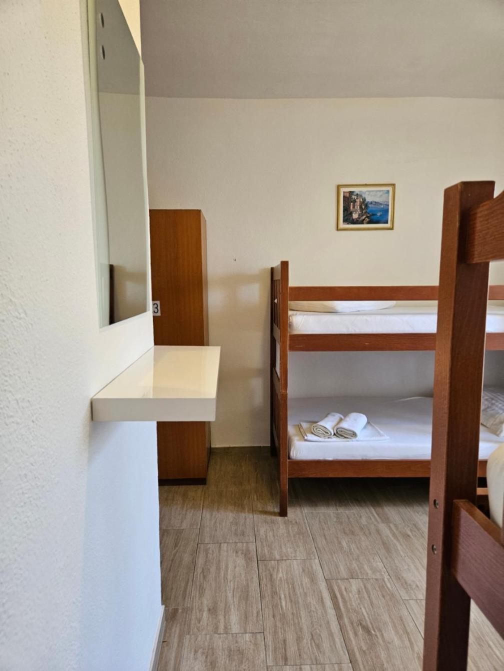 Luka'S Lodge Guesthouse & Hostel Хвар Экстерьер фото