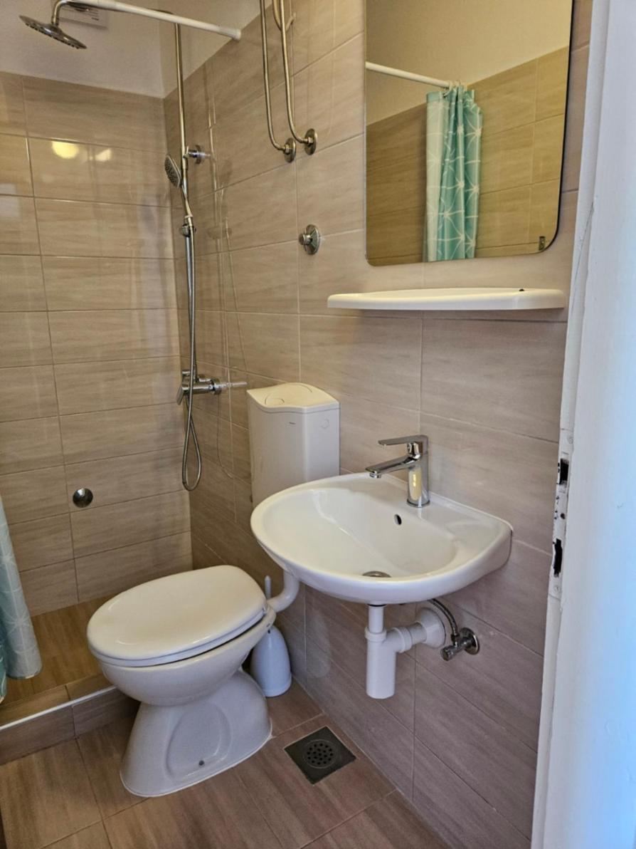 Luka'S Lodge Guesthouse & Hostel Хвар Экстерьер фото
